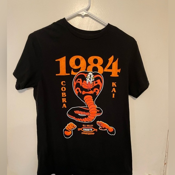 Cobra Kai Men’s T-Shirt size medium - Picture 2 of 3
